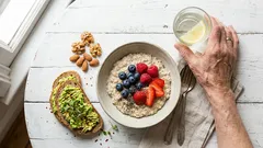 Čo by sme mali jesť, keď starneme? Sedem odporúčaných potravín.