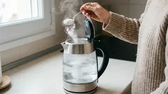 Ako odvápniť rýchlovarnú kanvicu kyselinou citrónovou za 30 minút