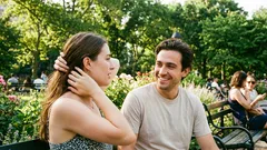 Ako zistiť, či medzi vami funguje chémia, alebo ide len o priateľstvo: znaky záujmu, ktoré sa prejavujú v každodennom živote