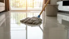 Ktorá voda je lepšia na umývanie podlahy: studená alebo teplá – odpoveď odborníka