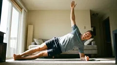 Jedno účinné cvičenie na brucho, ramená, zadok a chrbát. Cvičte každý deň!