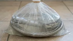 Ako za 10 minút odstrániť vodný kameň zo sprchovej hadice: lacný spôsob bez použitia chemikálií