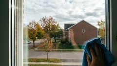  Okná sú čistejšie ako po umývaní! Moja kamarátka, ktorá pracuje ako upratovačka, mi prezradila pár jednoduchých trikov.