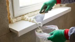 Stopy montážnej peny sa dajú odstrániť bez zanechania stôp: zapamätajte si tieto jednoduché spôsoby odstraňovania